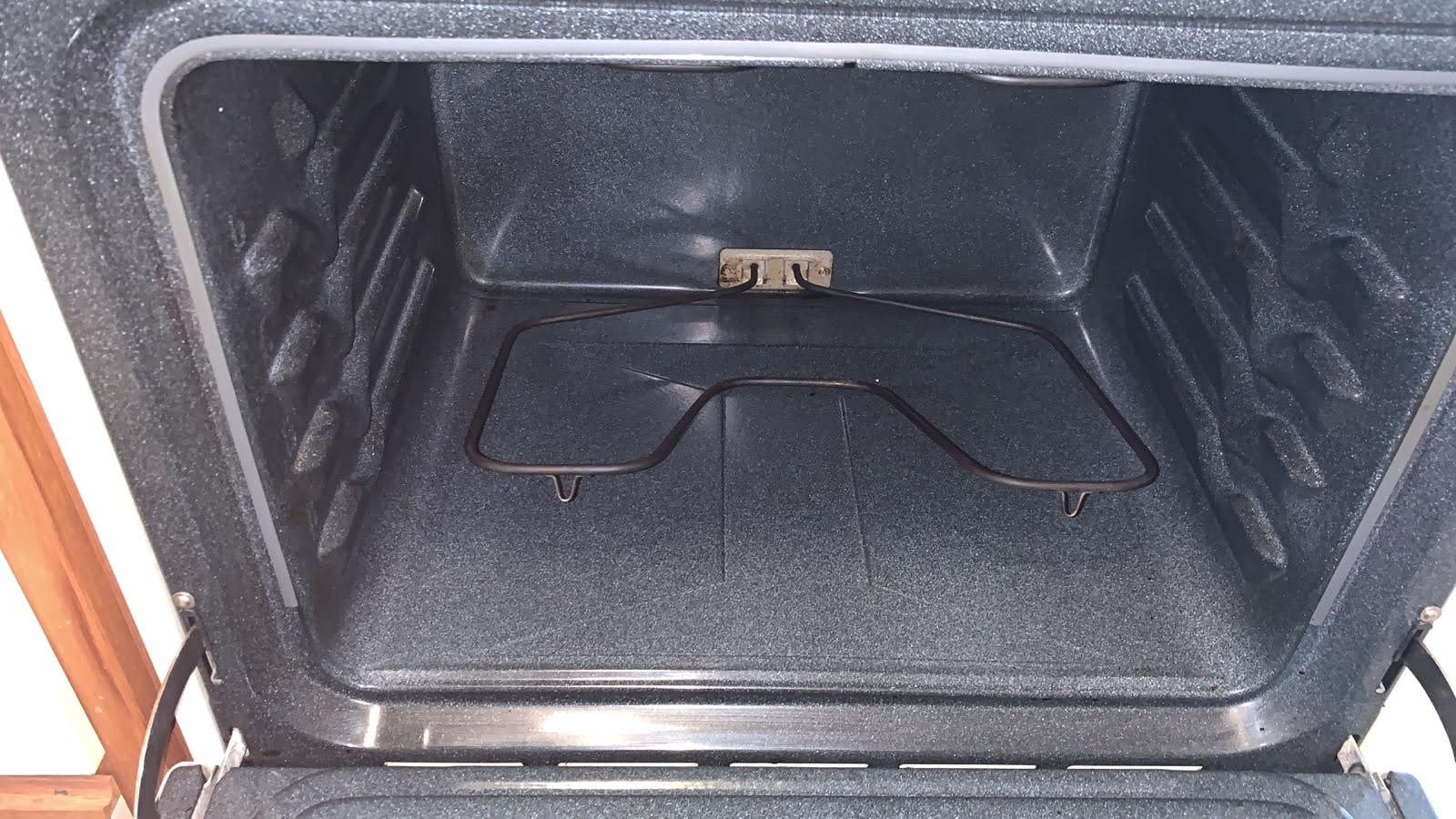 The same apartment oven after Levdok unit turn cleaning — spotless